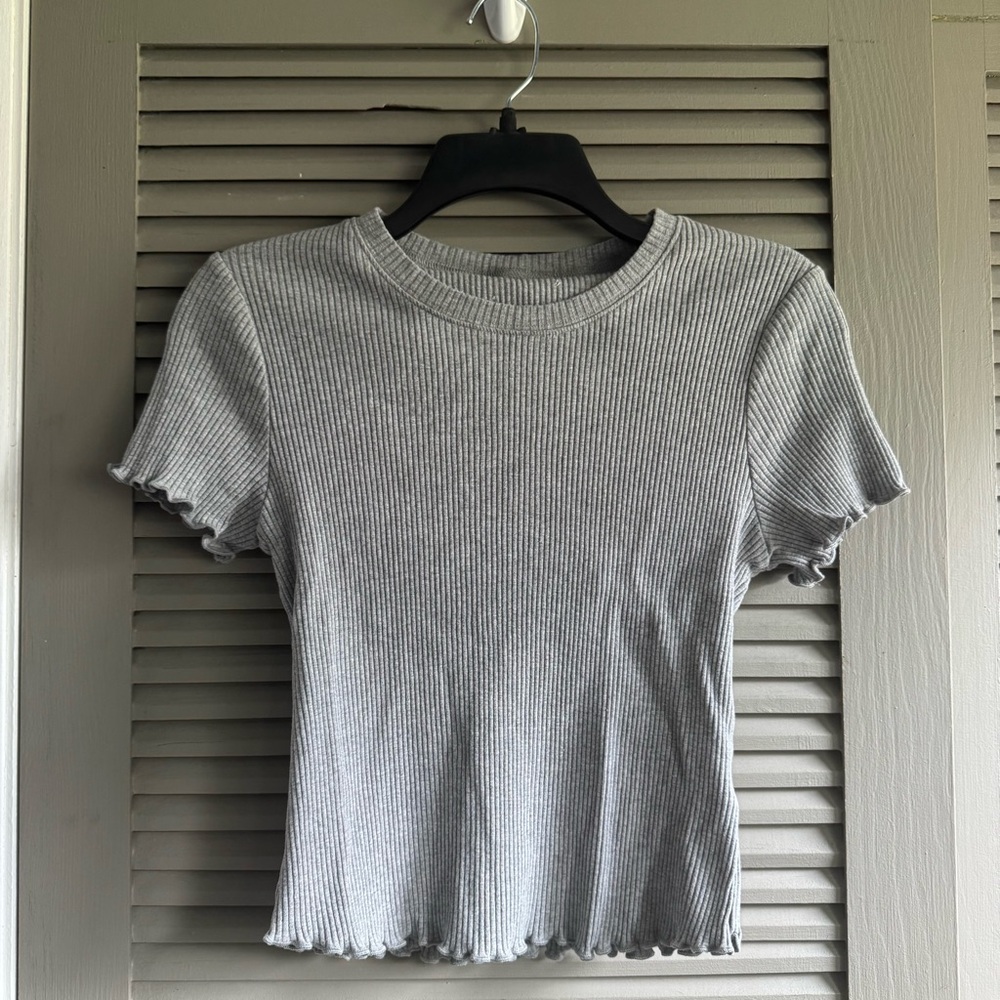 Gray Ribbed Short Sleeve Top